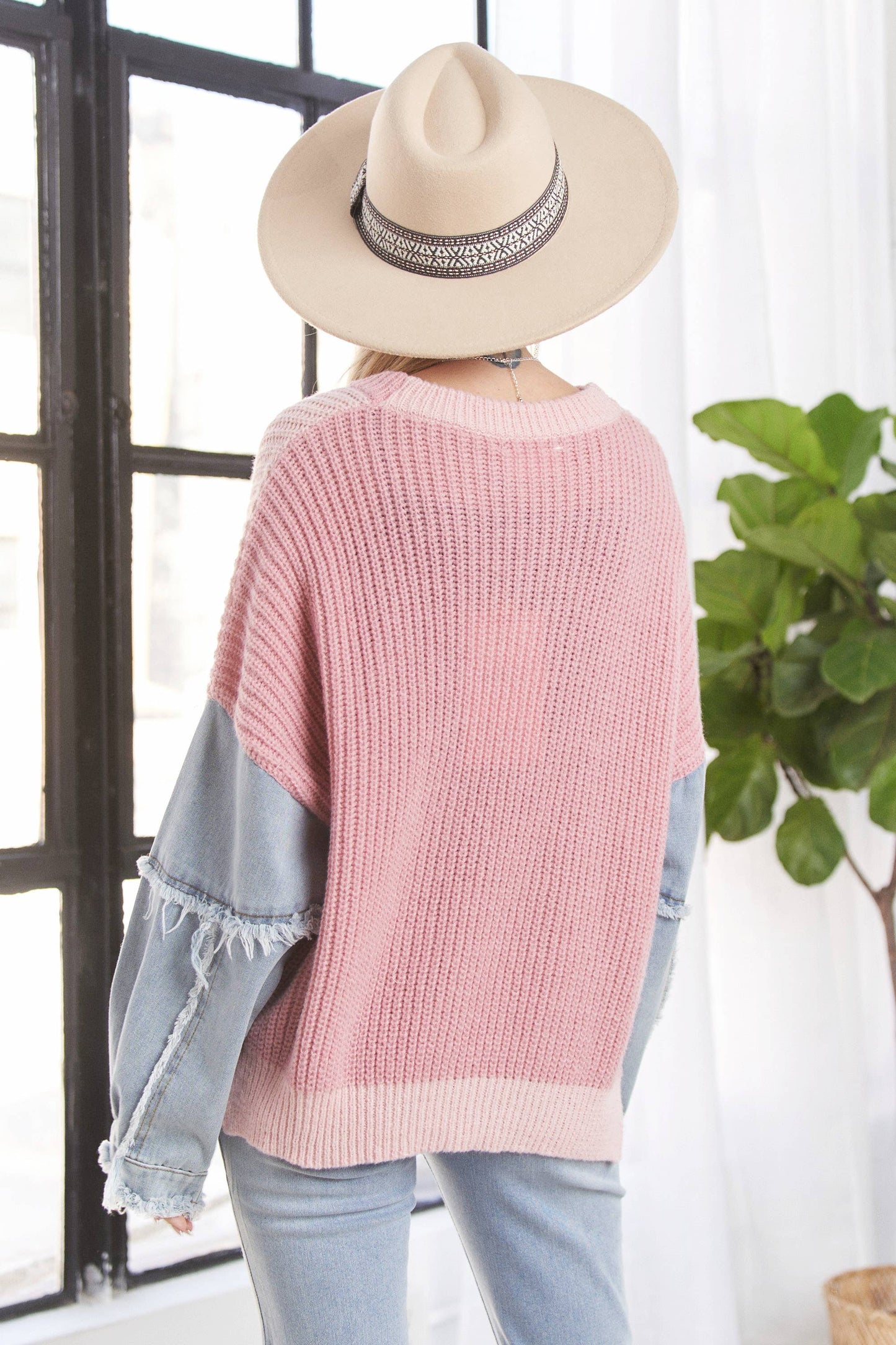 FRAYED DENIM SLEEVE SWEATER TOP